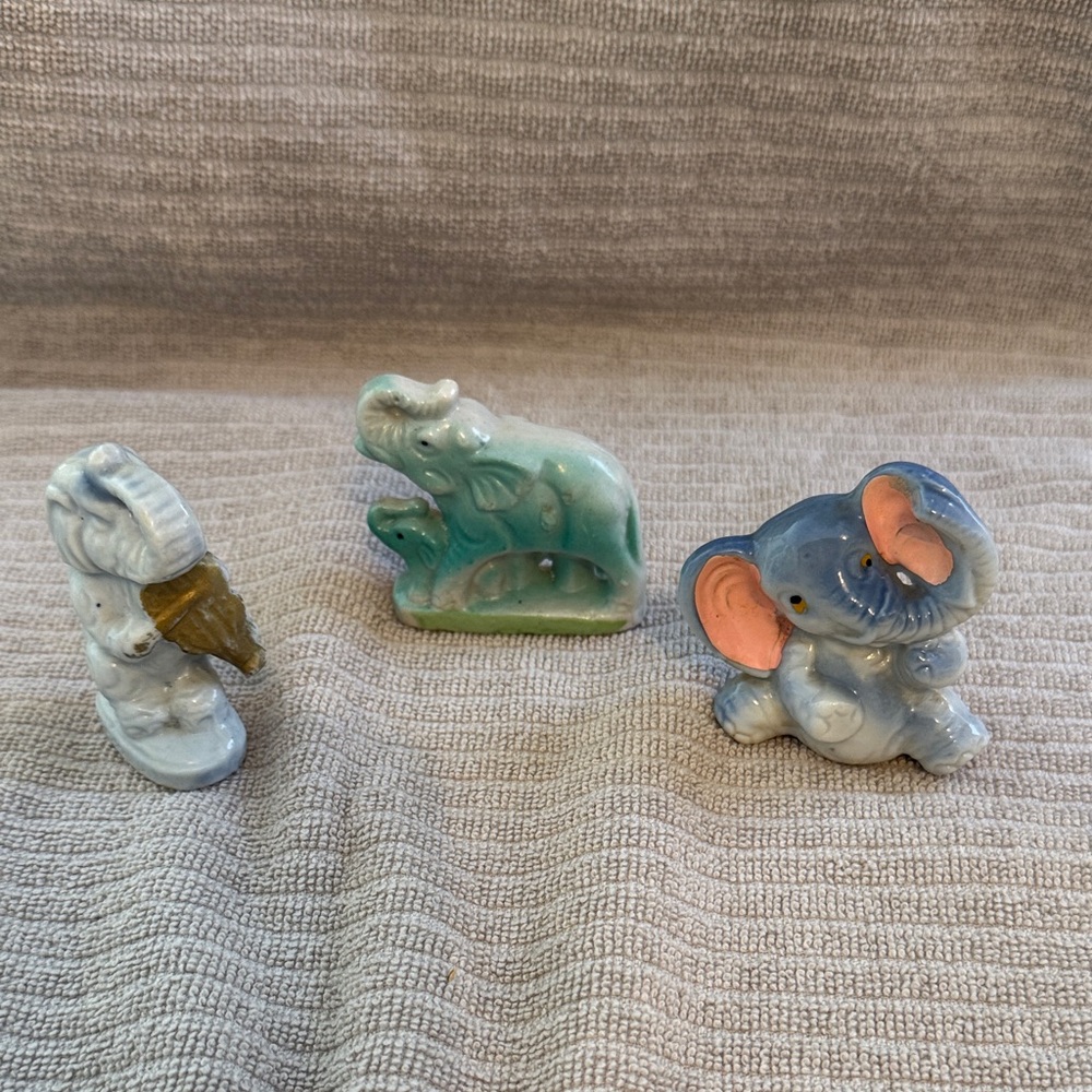 Vintage porcelain Elephant Figurines Set, made in Japan